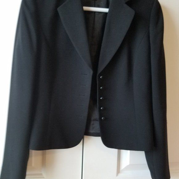 TAHARI Arthur S. Levine suit, petite. - Picture 1 of 16